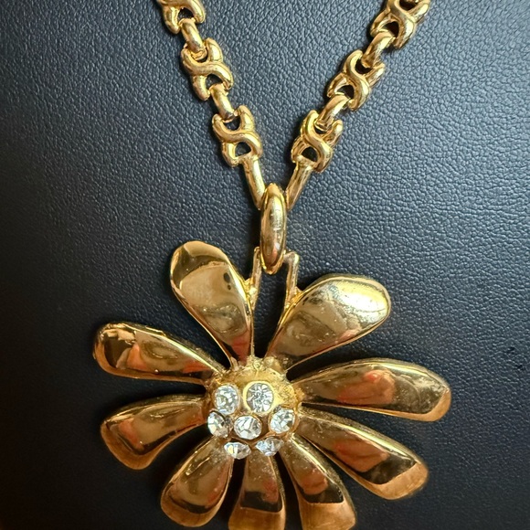 Gold Flower Pendant Necklace with Sparkling Center and Thick Chain - Picture 4 of 9